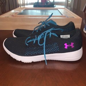 Women’s under armor tennis shoes
